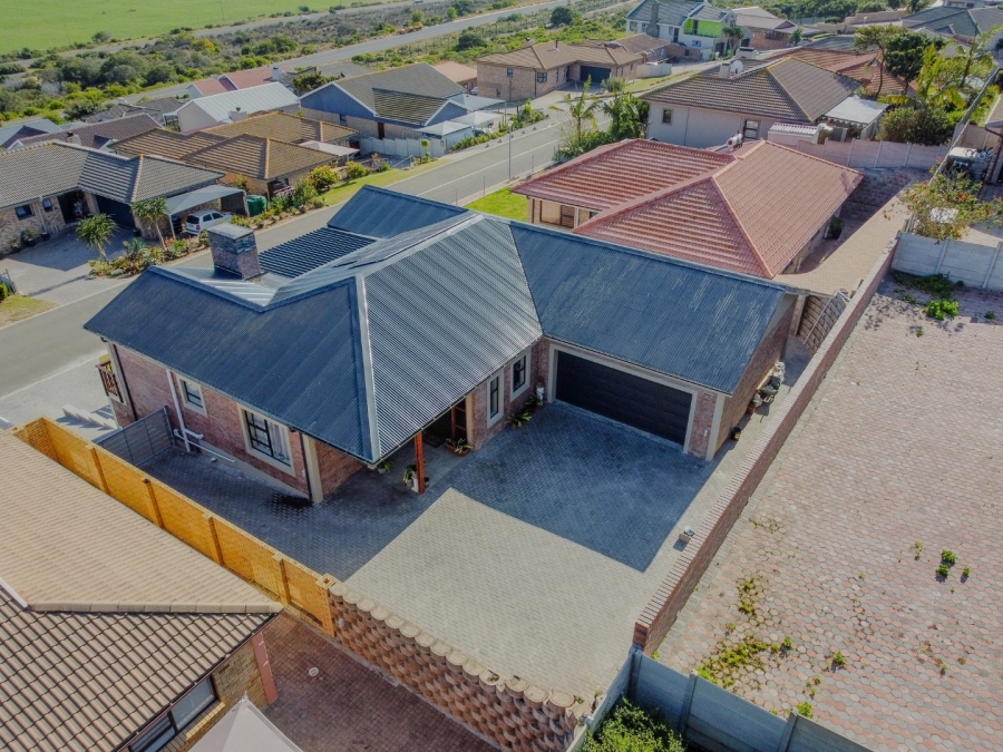 5 Bedroom Property for Sale in Reebok Western Cape